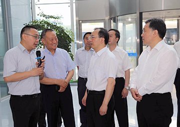 国务委员、国务院秘书长， 时任江苏省委书记吴政隆调研万象城AWC科技